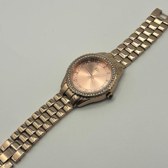 Geneva Women's Rose Gold Watch Round Crystal Pave Bezel Working New Battery - Picture 4 of 8